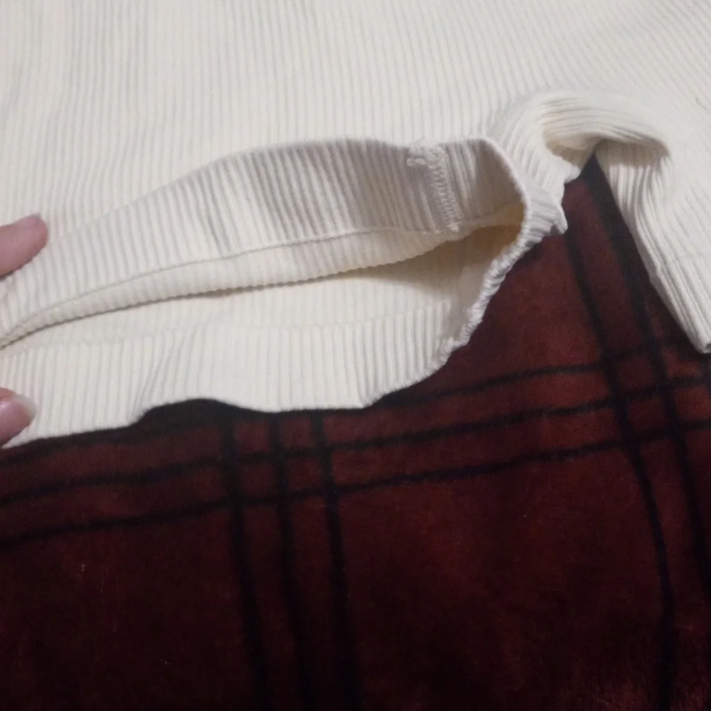Cream Ribbed Shorts - Picture 3 of 4